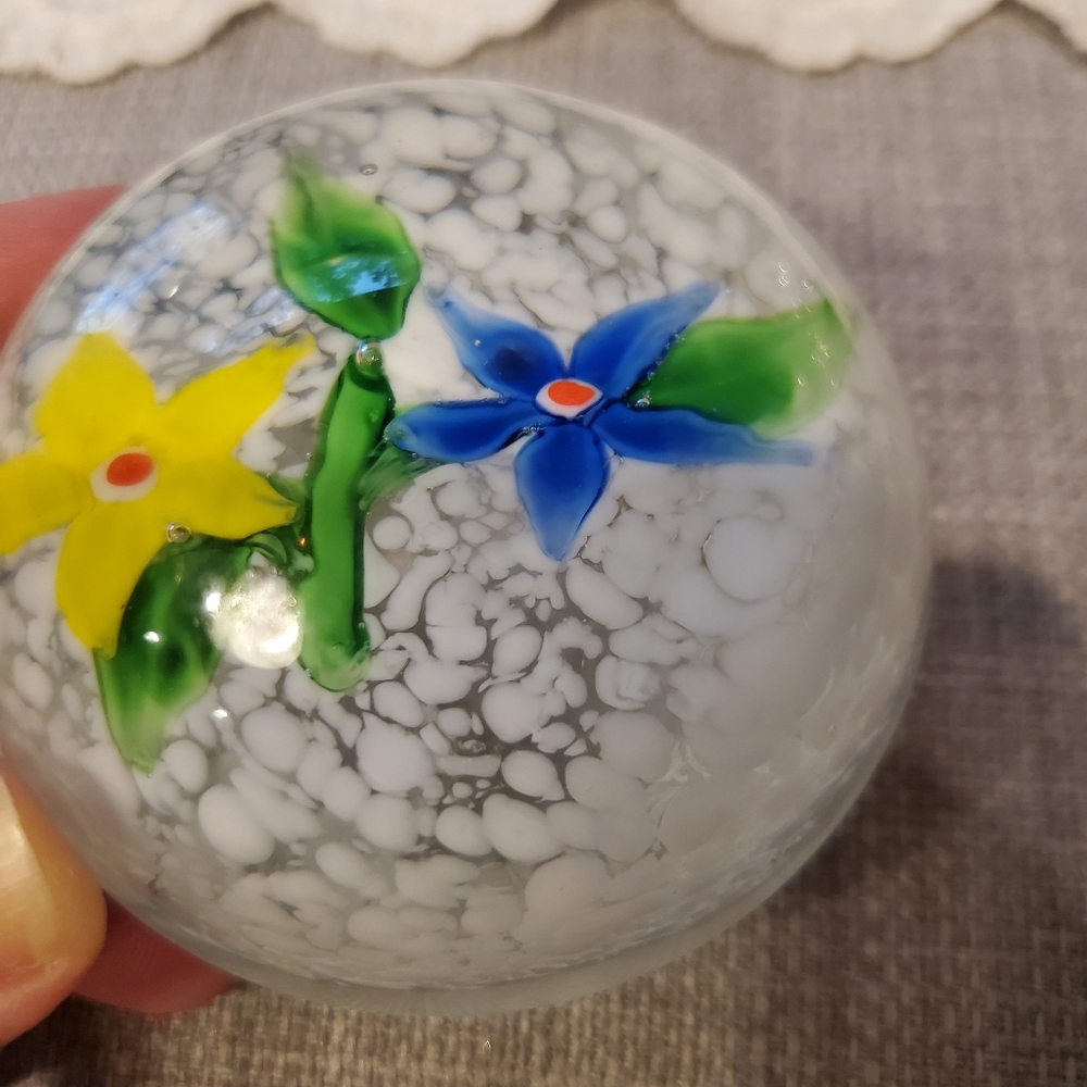 Suzi Kramer Paperweight, Vintage